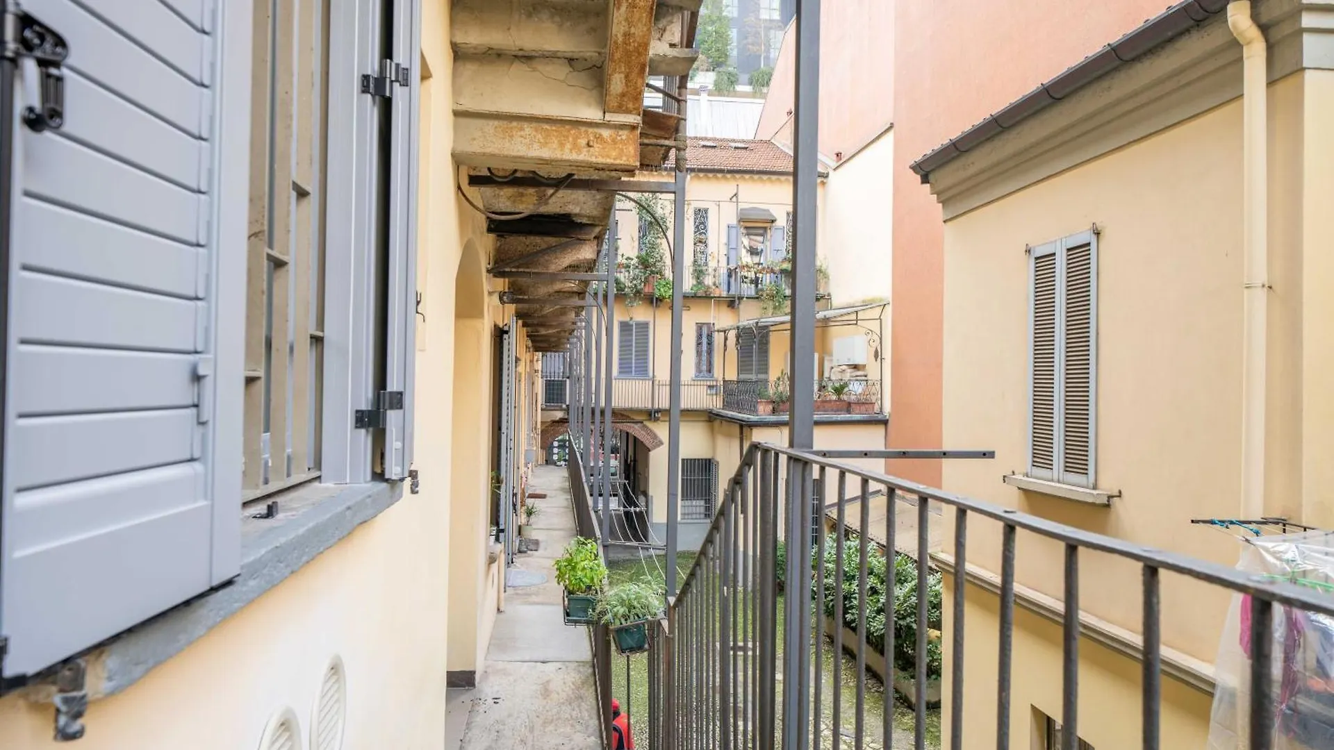 Modern & Bright Apartment Near Porta Garibaldi Milan