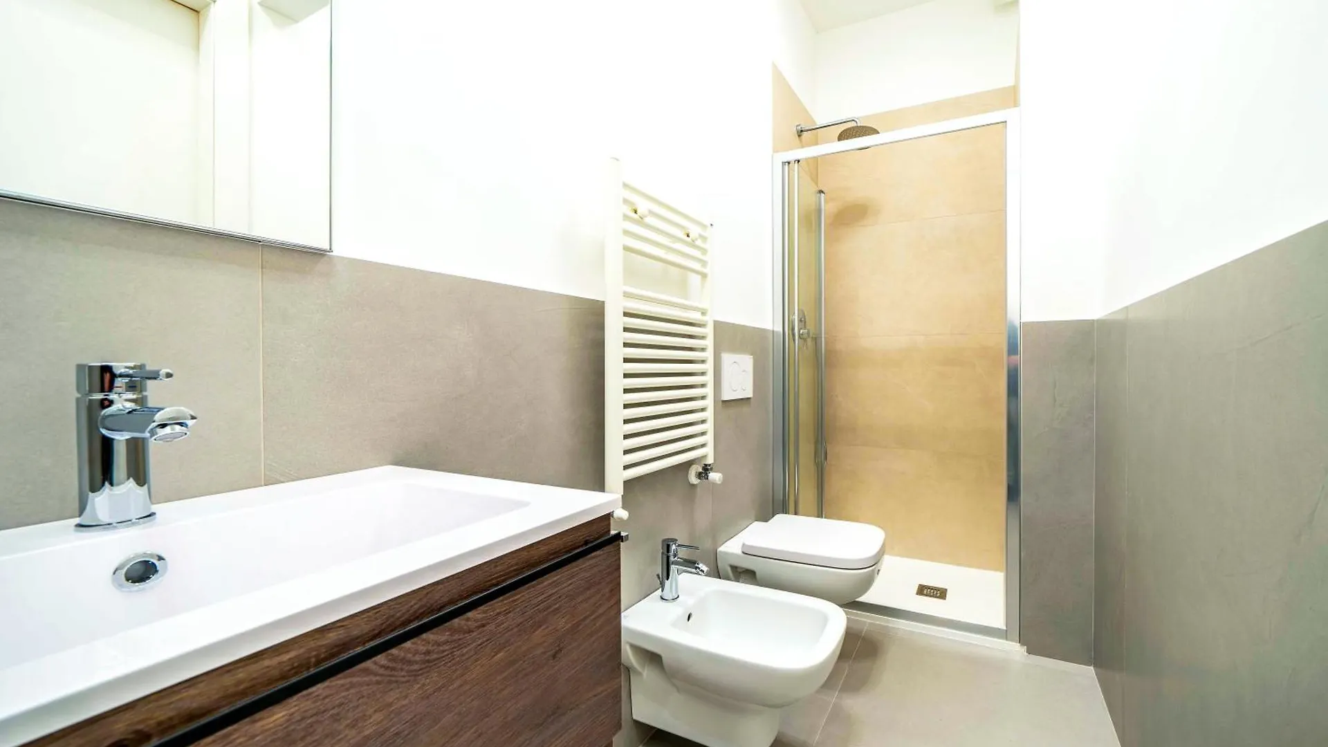 Modern & Bright Apartment Near Porta Garibaldi Milan