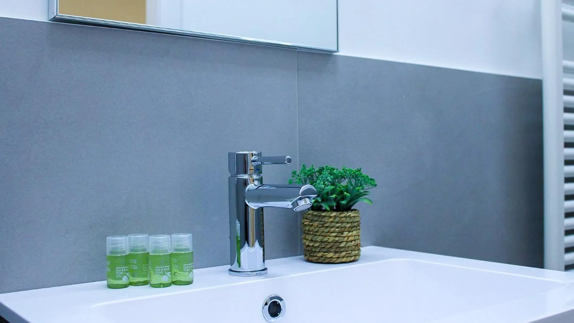 Modern & Bright Apartment Near Porta Garibaldi Milano